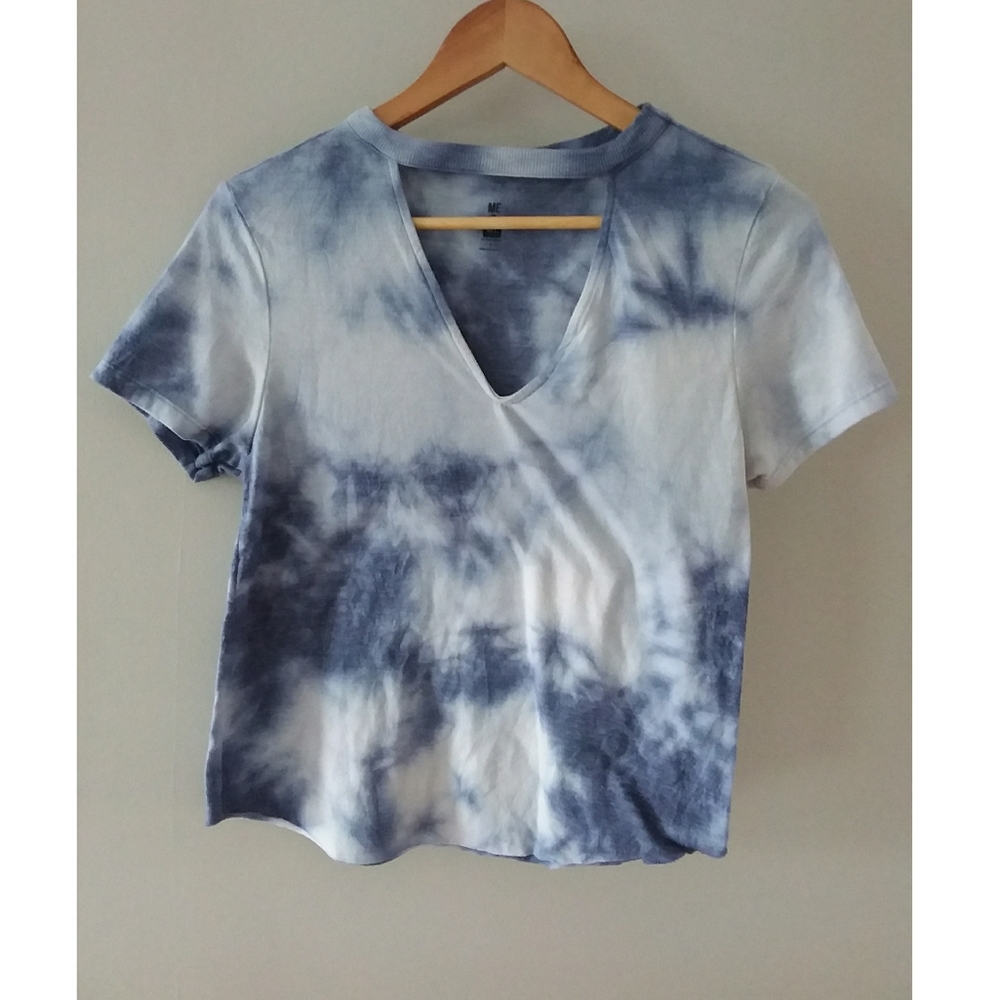 🛍 White and blue tie dye tshirt